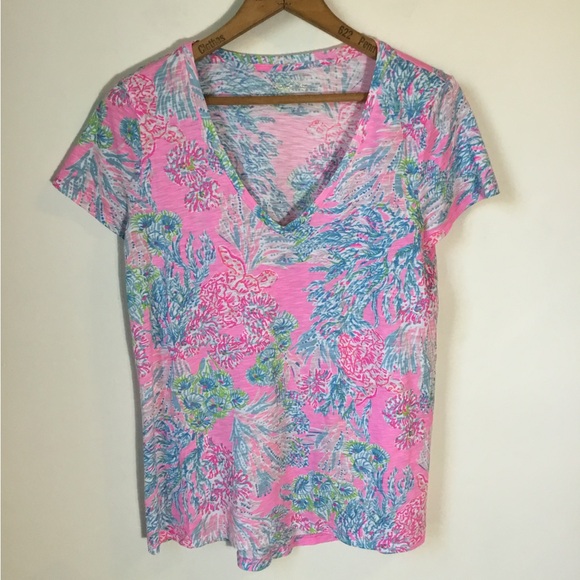 Lilly Pulitzer Ella V-Neck Short Sleeve Shirt - Picture 4 of 6